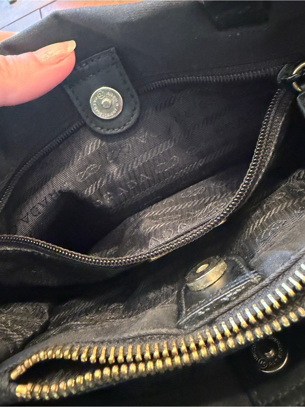Prada Black vintage 2000’s Tessuto mini Nylon Shoulder Bag with Red Zip Pouch - Picture 10 of 16